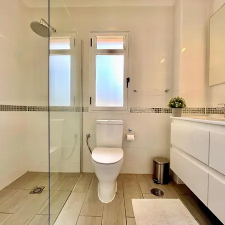 Апартаменты Spacious With Sea Views *
