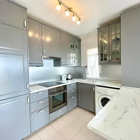 Апартаменты Spacious With Sea Views