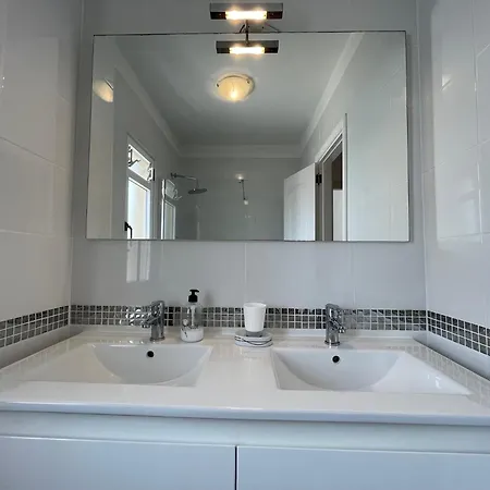 Апартаменты Spacious With Sea Views *